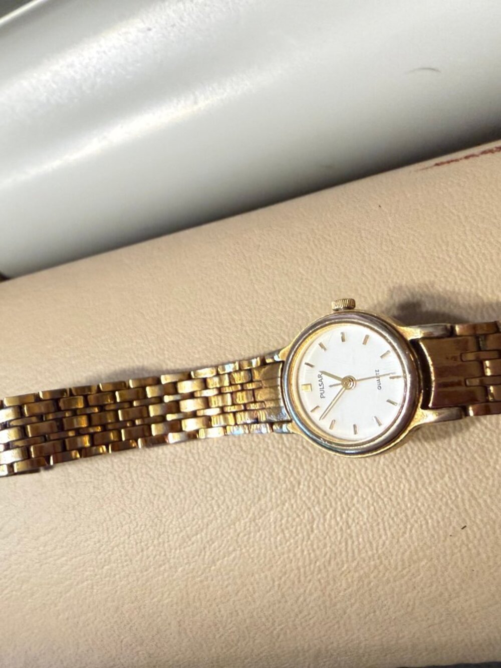 Pulsar Quartz Womens Gold Tone Watch White Dial Stainless Steel Bezel V803-0720